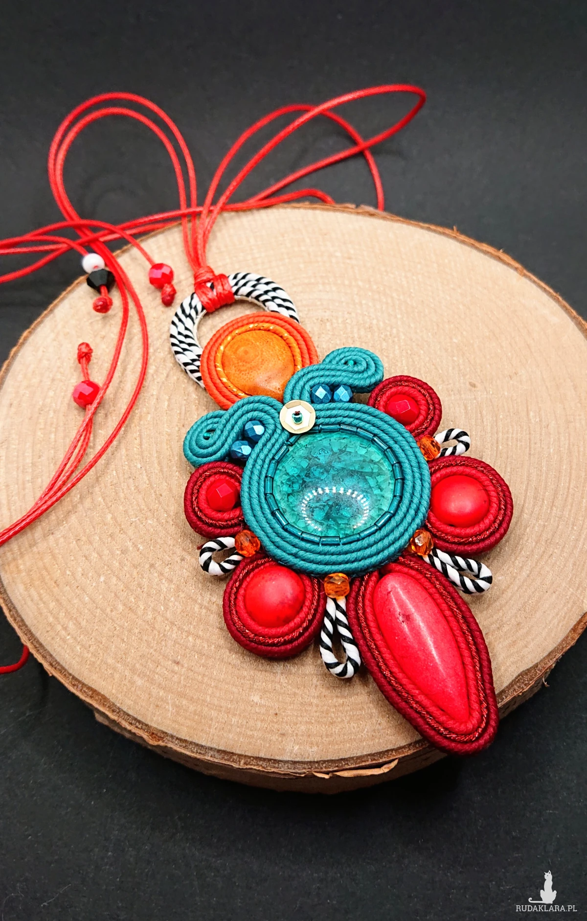 KOLOROWY WISIOR SUTASZ Z CERAMIKĄ